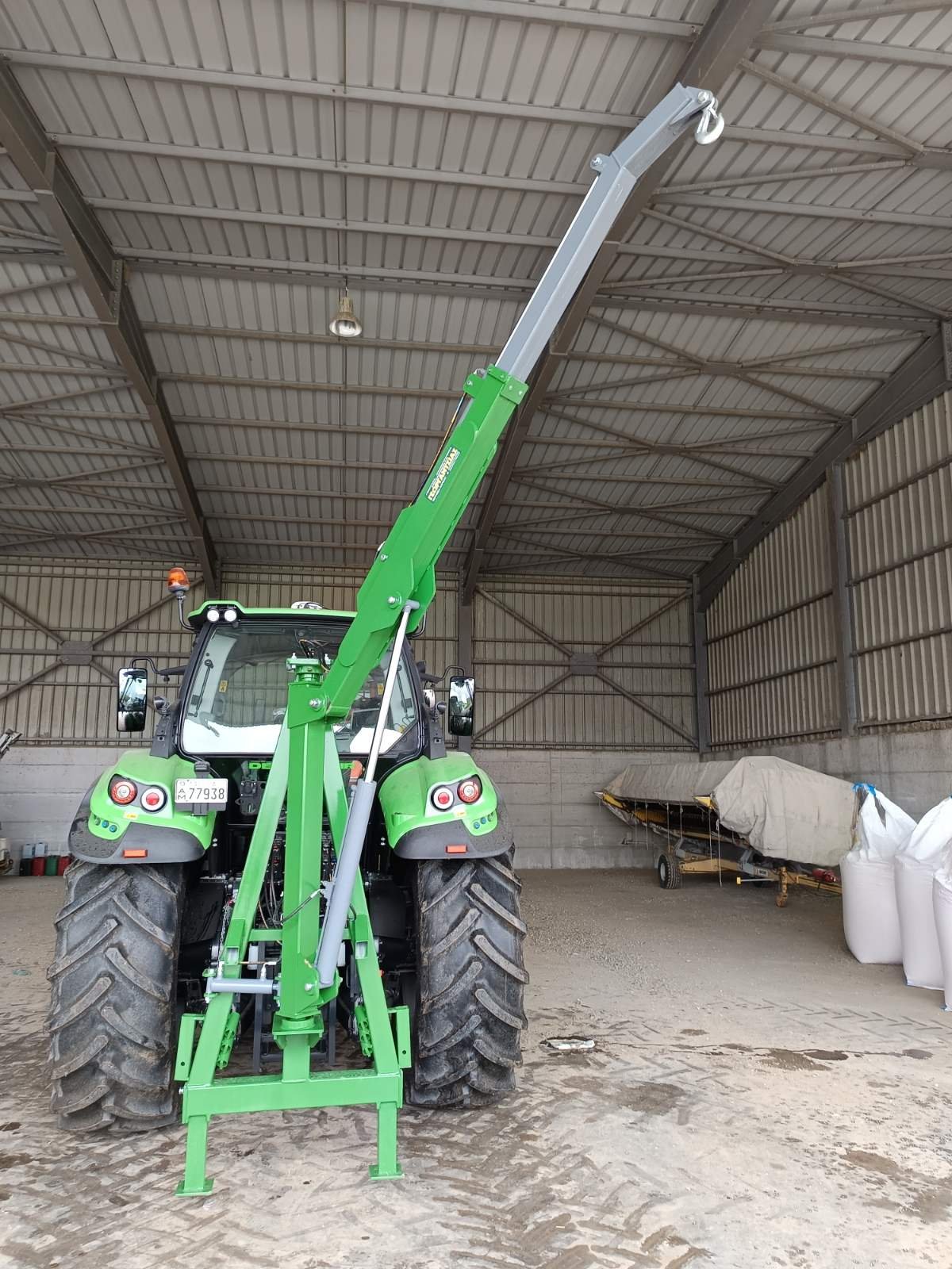 Γερανός τρακτέρ για ανύψωση και εργασίες φορτοεκφόρτωσης – Γεωργαντζιάς